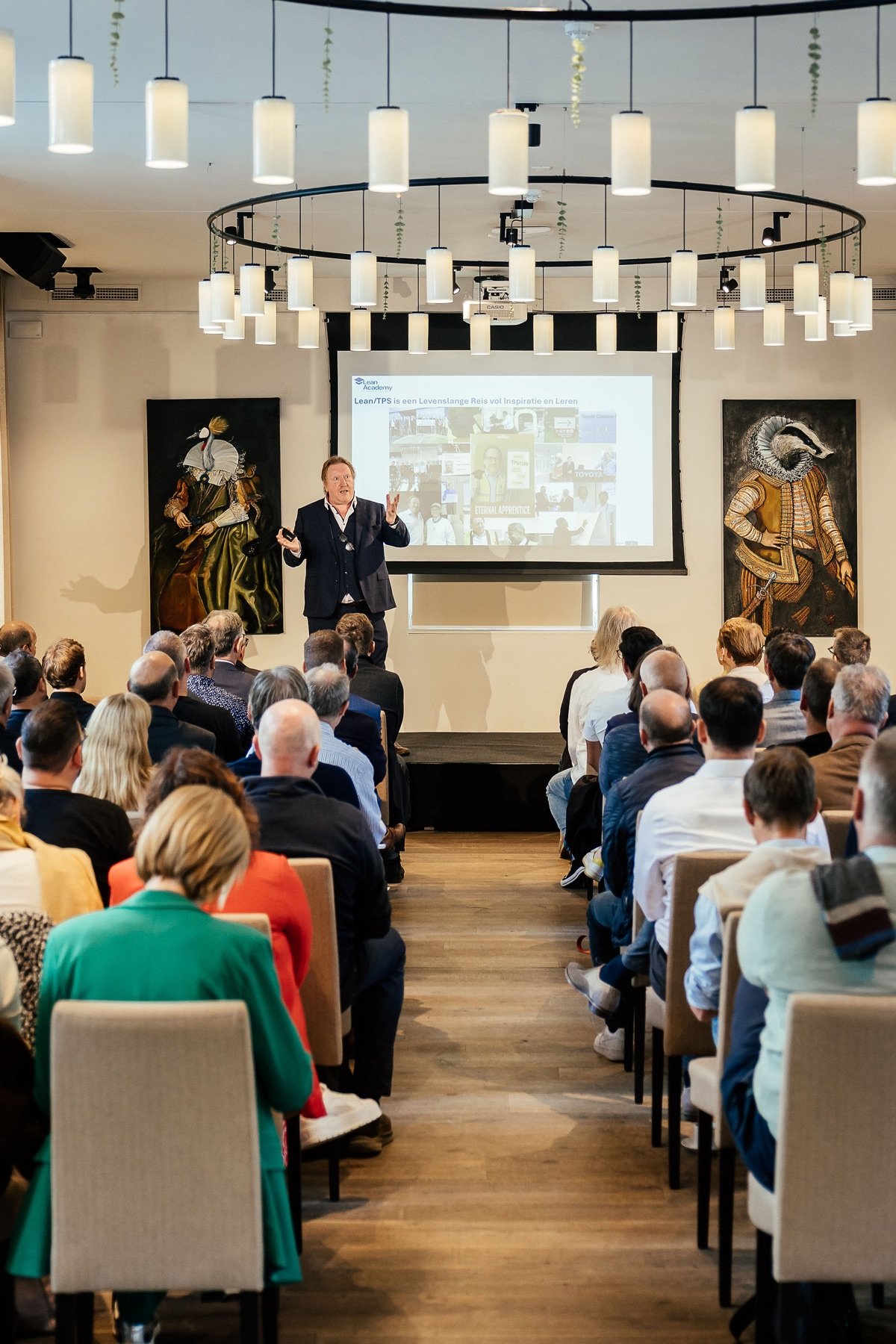 Deelnemers luisteren tijdens het Lean Academy symposium
